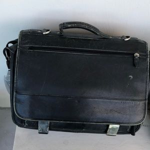 Kenneth Cole messenger laptop bag